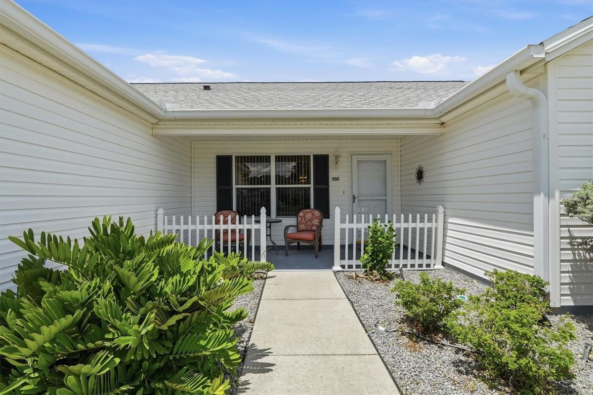 3425 CARBONDALE COURT — photo 4 of 41
