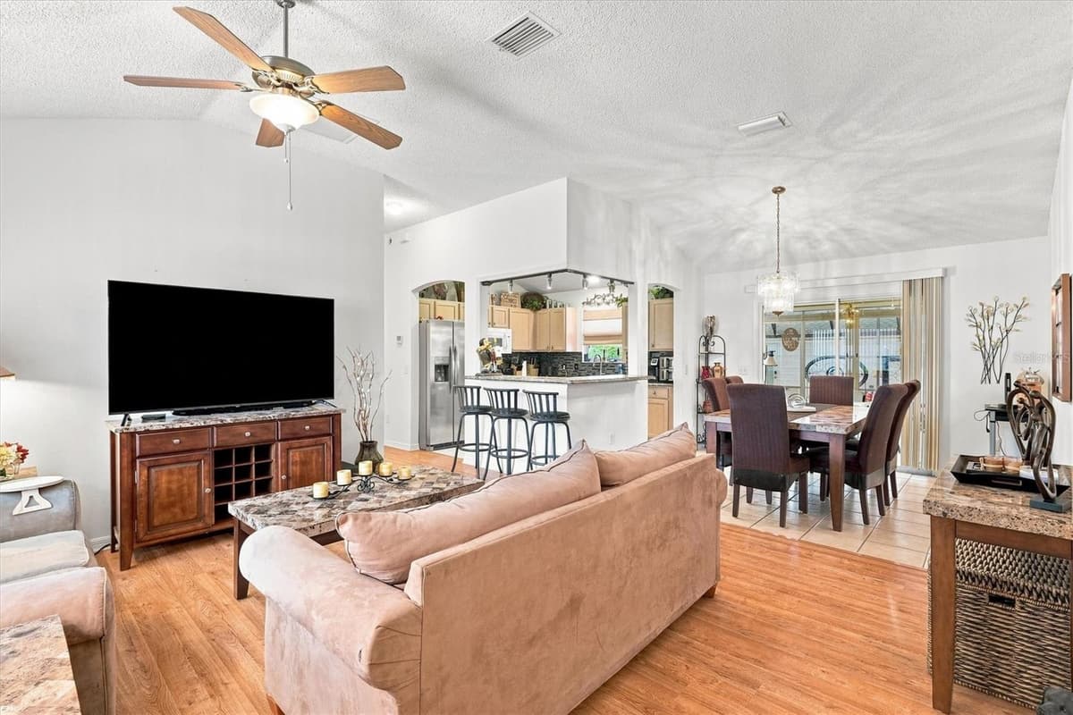 3425 CARBONDALE COURT — photo 6 of 41