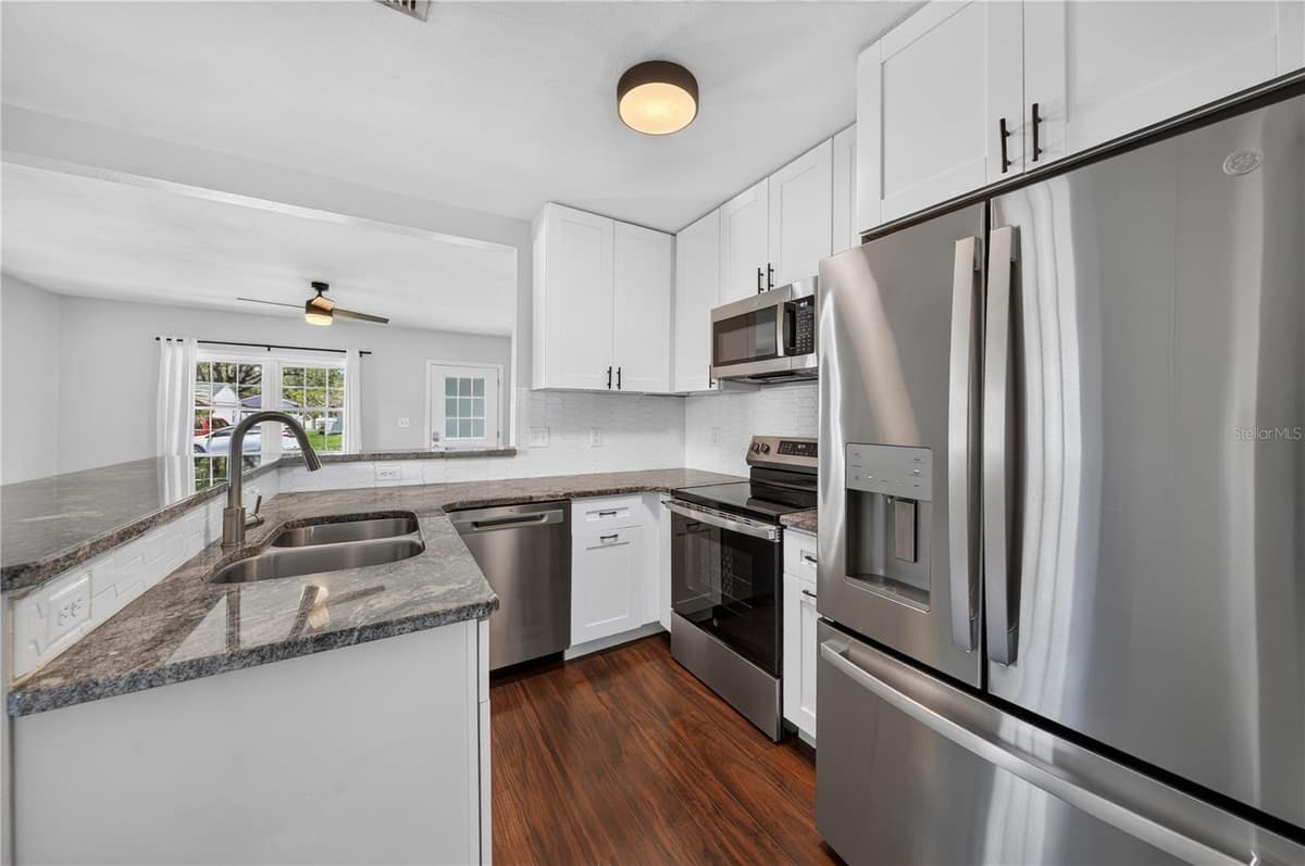 3906 BAY VISTA AVENUE — photo 15 of 41