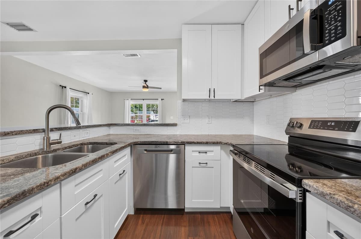 3906 BAY VISTA AVENUE — photo 13 of 41