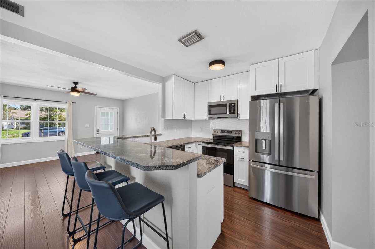 3906 BAY VISTA AVENUE — photo 12 of 41