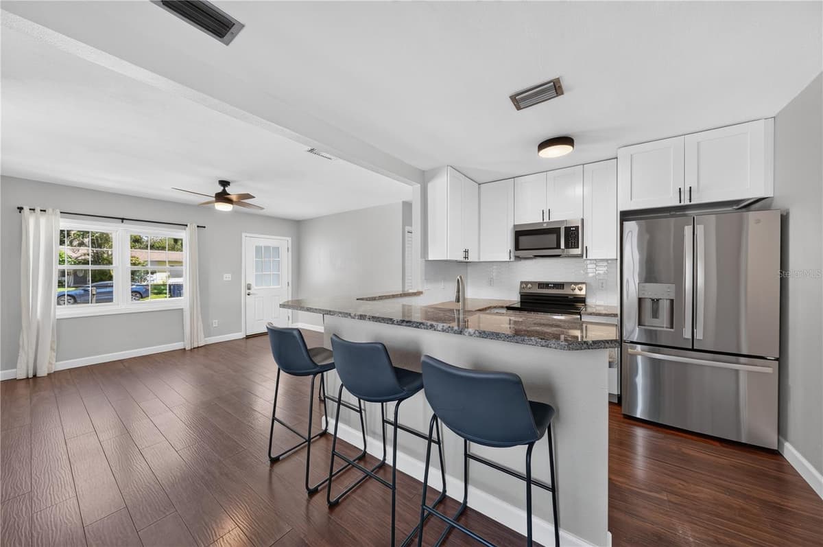 3906 BAY VISTA AVENUE — photo 11 of 41
