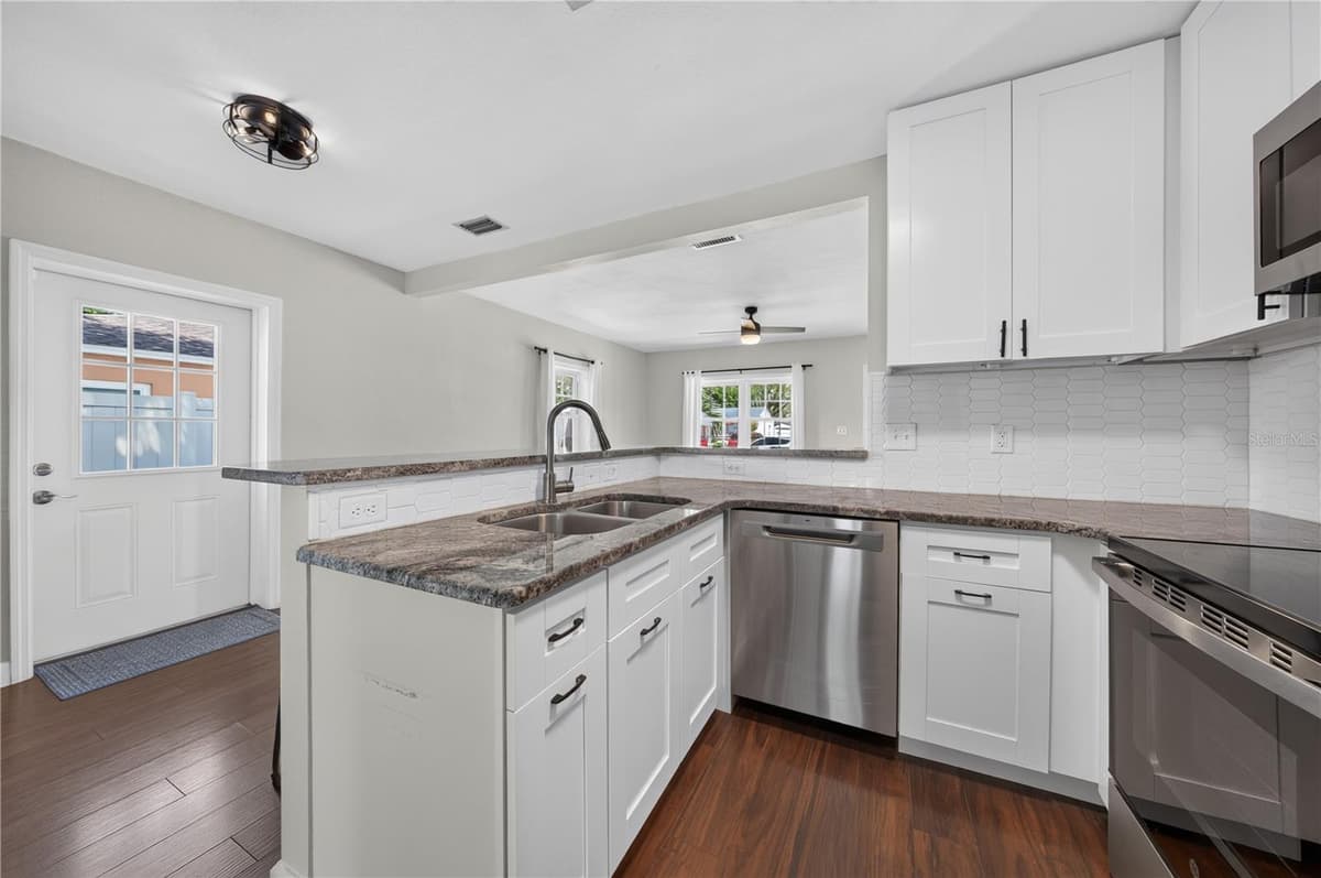 3906 BAY VISTA AVENUE — photo 14 of 41