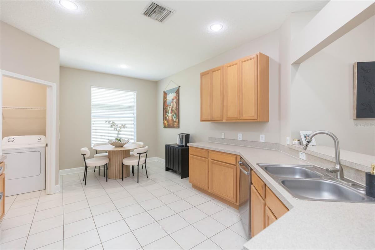 1615 BONITA BLUFF COURT — photo 12 of 46