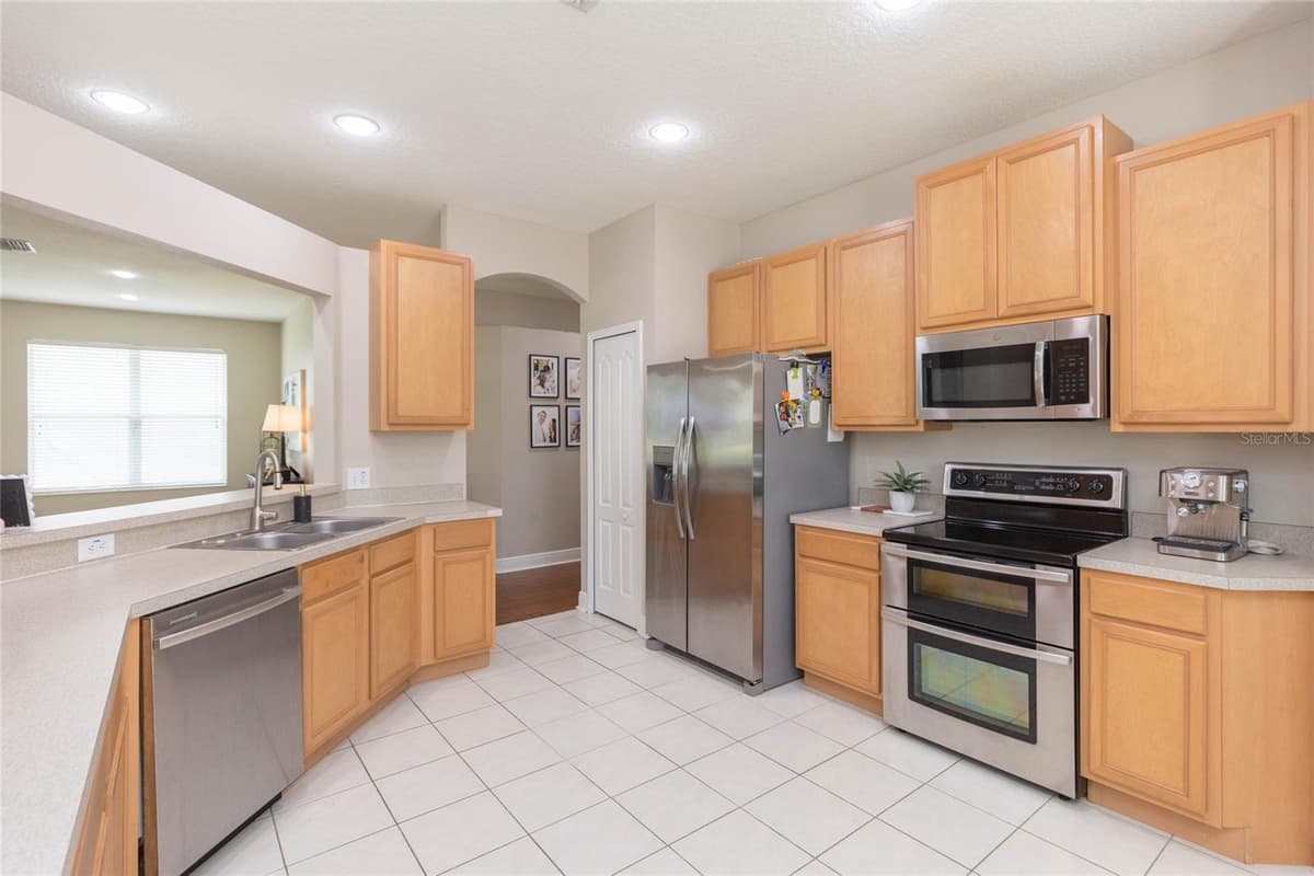 1615 BONITA BLUFF COURT — photo 15 of 46