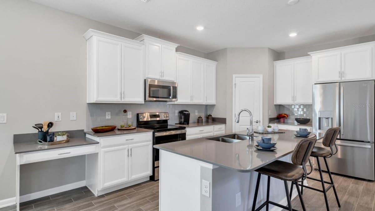5594 RONIN DRIVE — photo 2 of 17