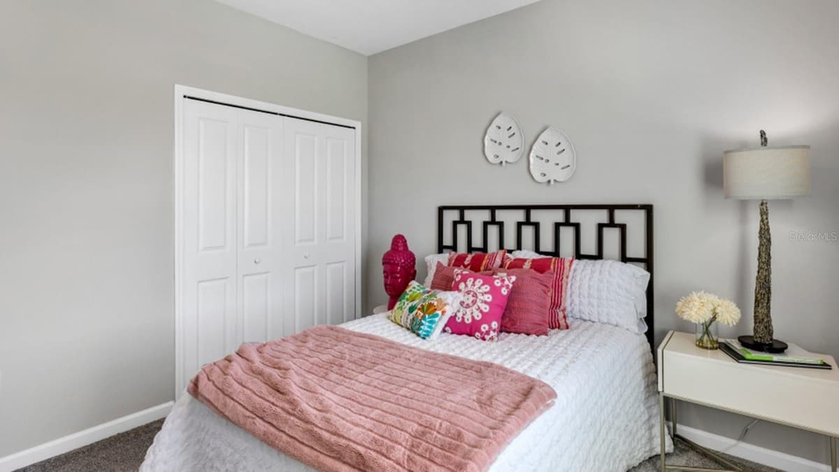 5594 RONIN DRIVE — photo 8 of 17
