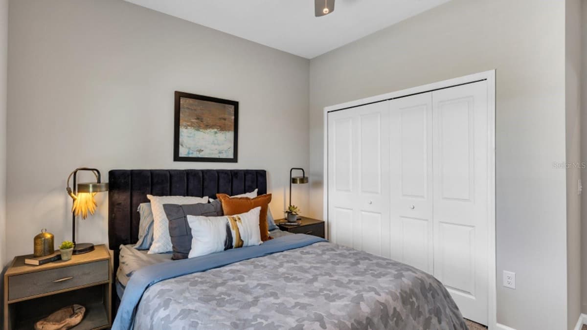 5594 RONIN DRIVE — photo 10 of 17