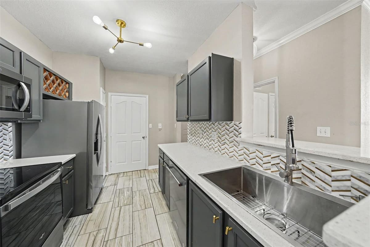 5000 CULBREATH KEY WAY — photo 9 of 32