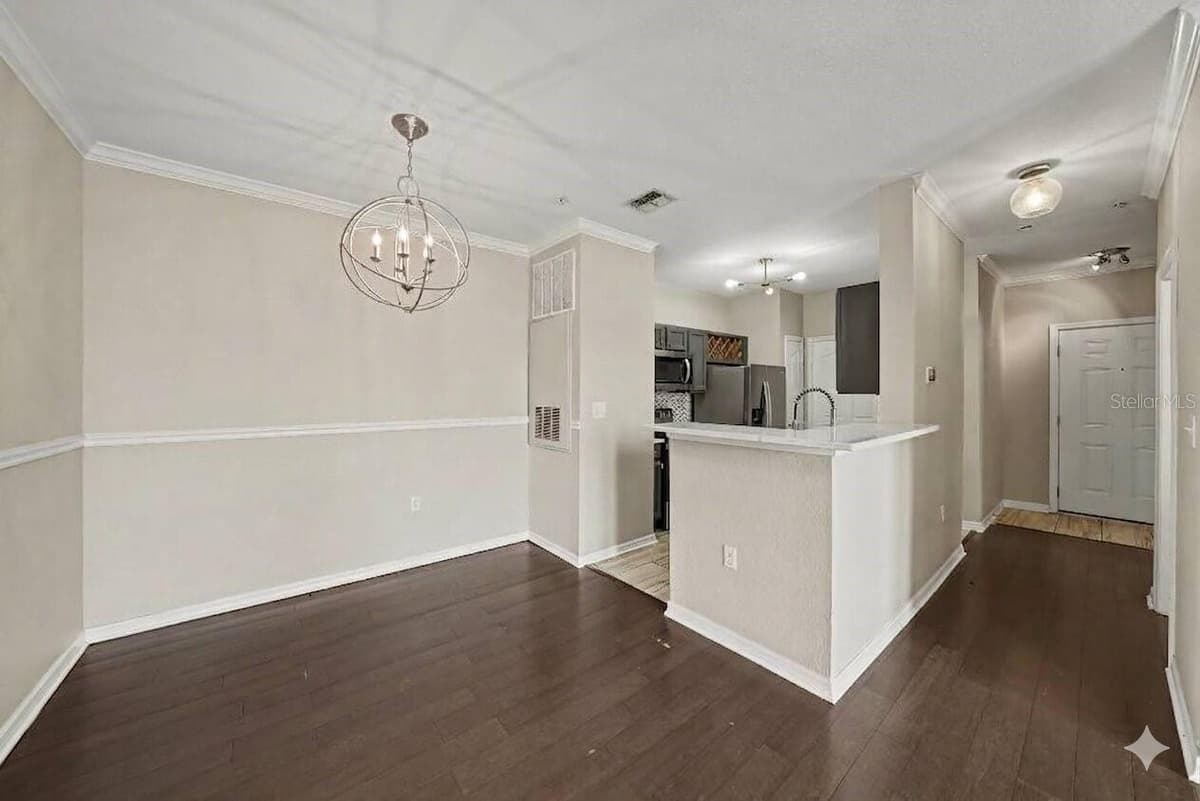 5000 CULBREATH KEY WAY — photo 4 of 32