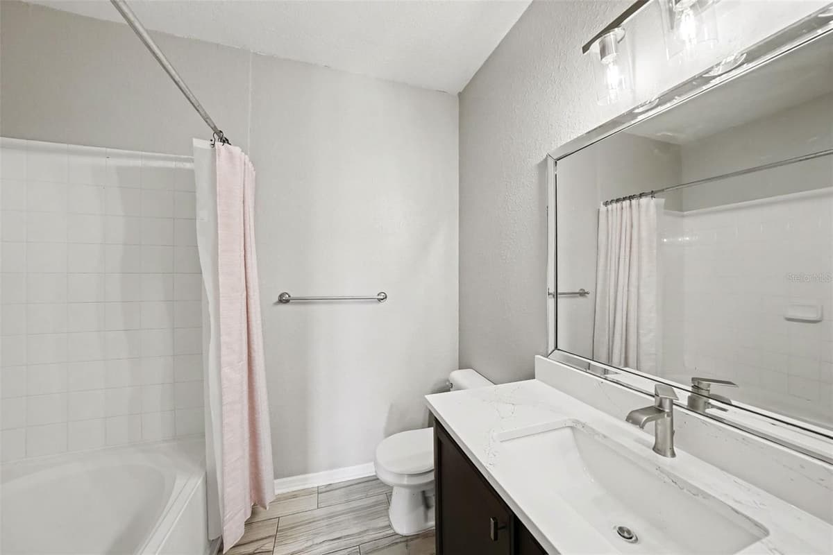 5000 CULBREATH KEY WAY — photo 15 of 32