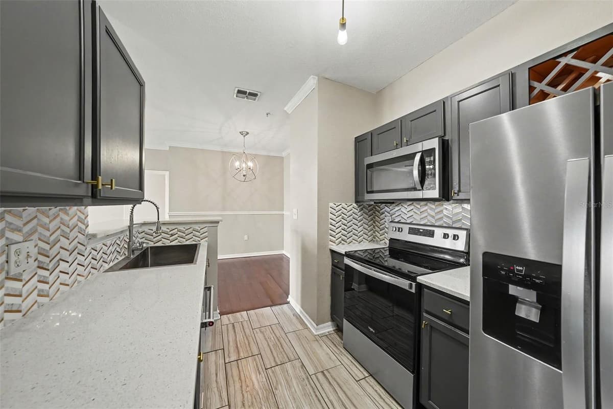 5000 CULBREATH KEY WAY — photo 8 of 32