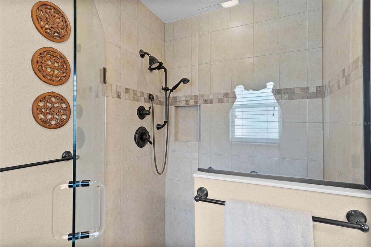1652 ZANZIBAR PLACE — photo 30 of 46