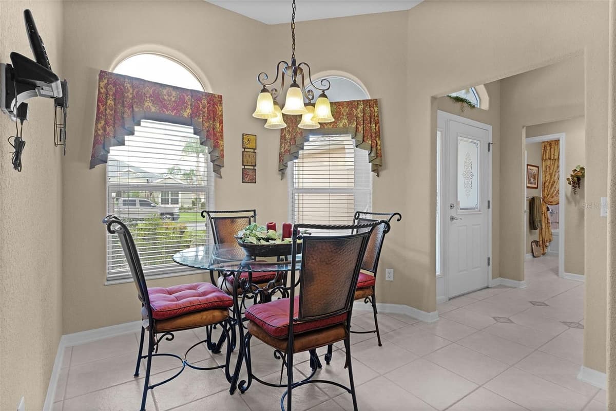 1652 ZANZIBAR PLACE — photo 35 of 46