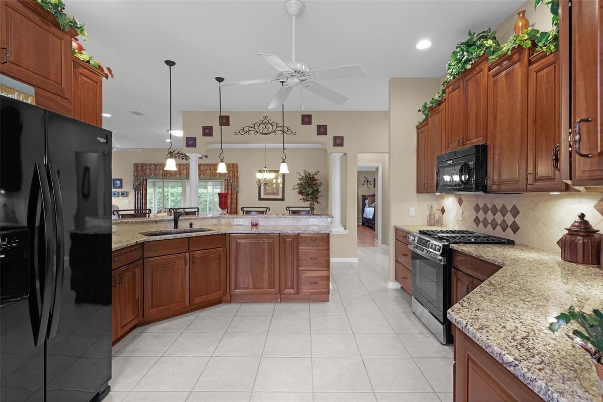 1652 ZANZIBAR PLACE — photo 19 of 46