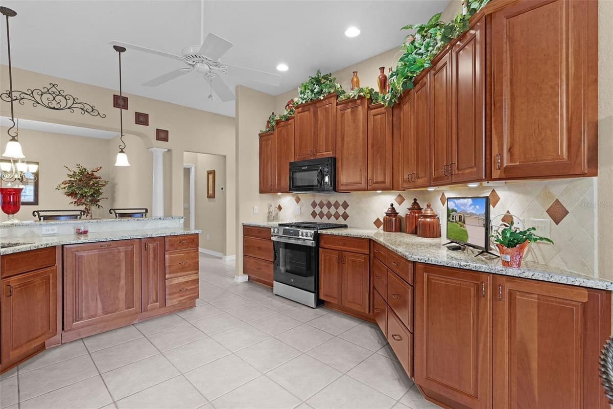 1652 ZANZIBAR PLACE — photo 15 of 46