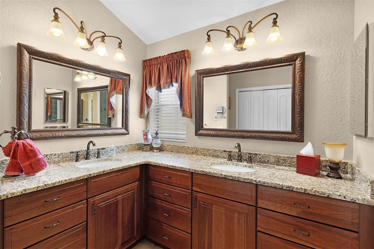 1652 ZANZIBAR PLACE — photo 29 of 46