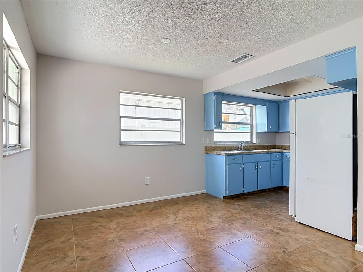 220 CRAWFORD ROAD — photo 12 of 45
