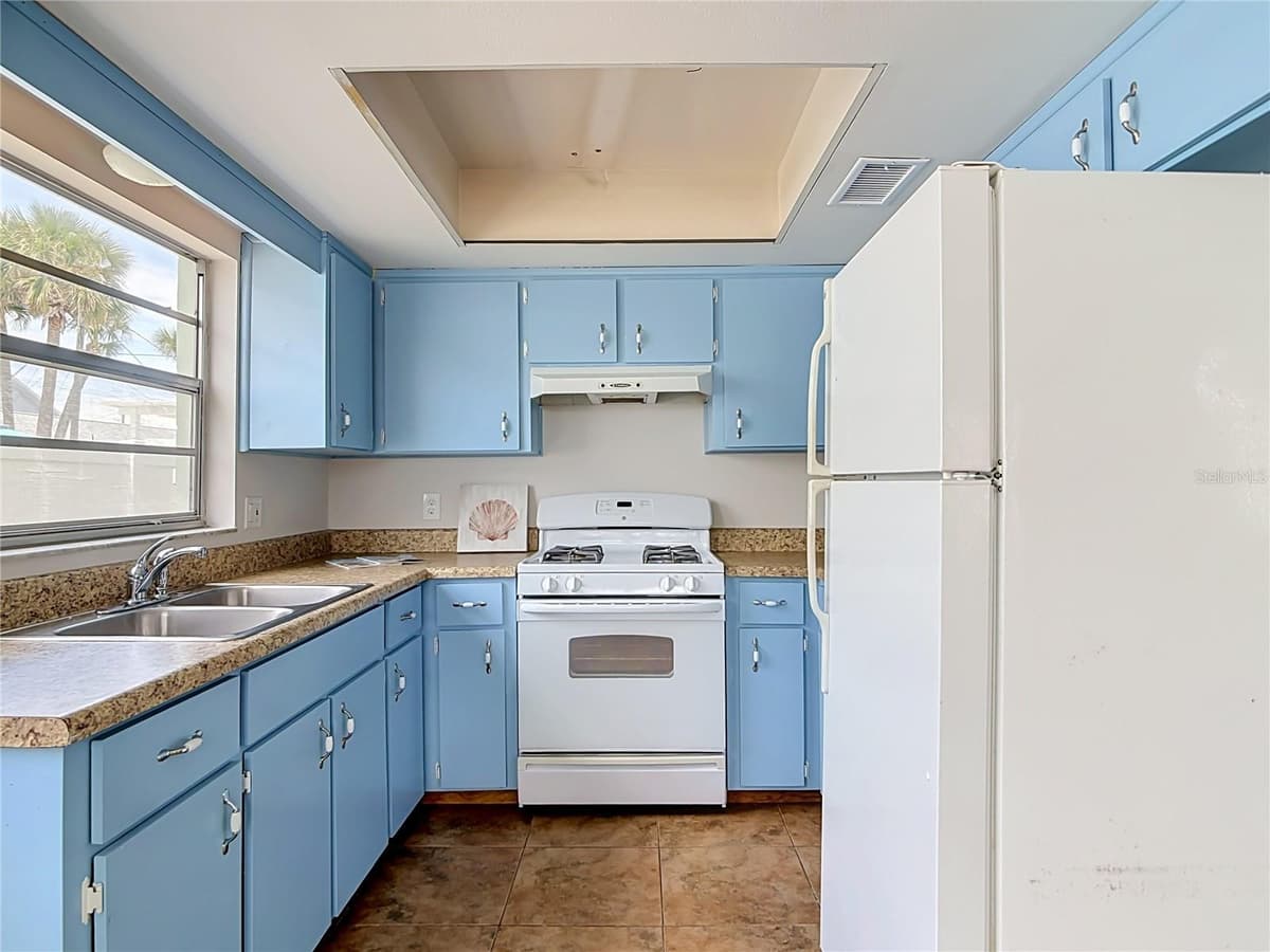 220 CRAWFORD ROAD — photo 16 of 45