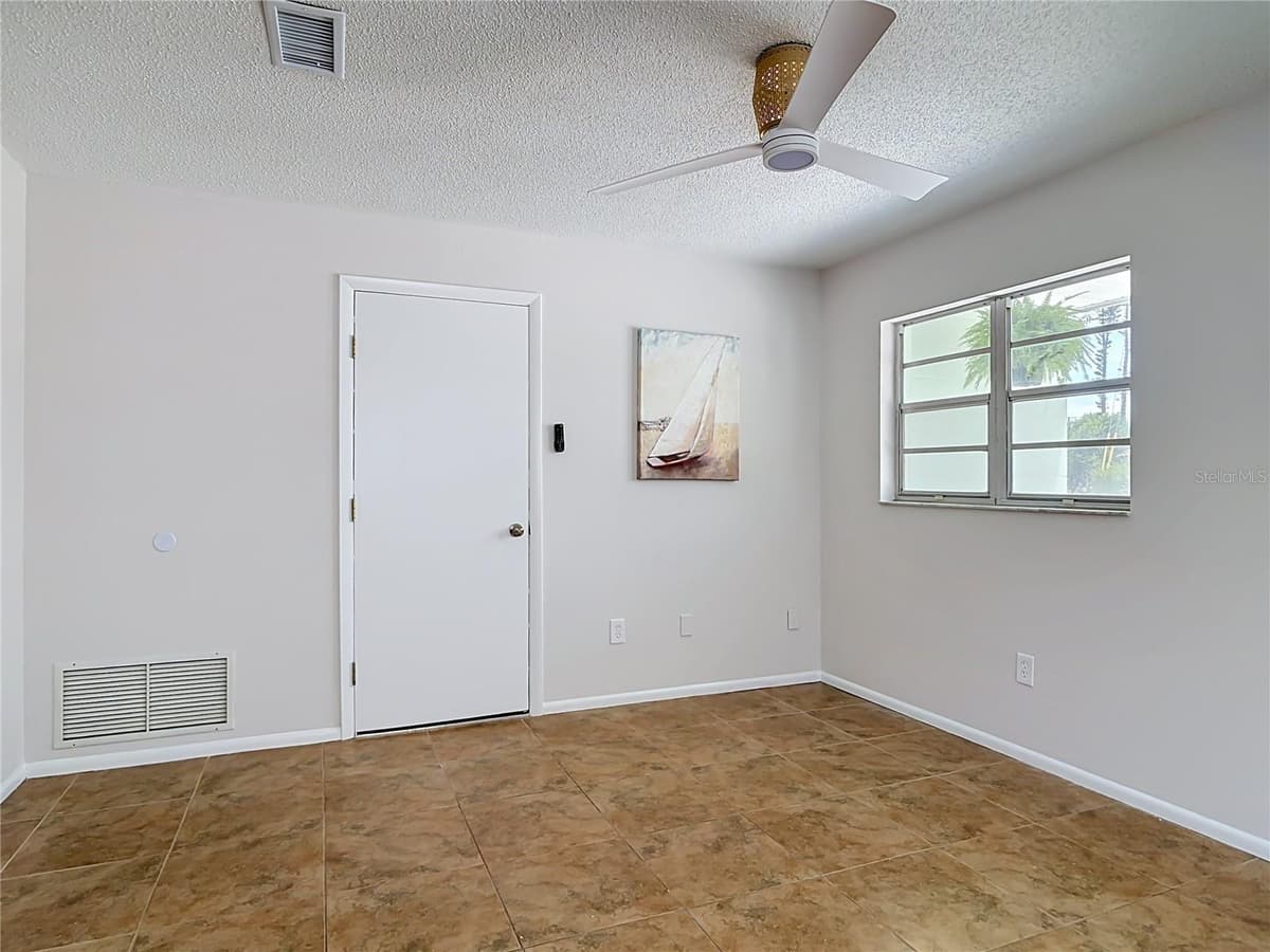 220 CRAWFORD ROAD — photo 5 of 45