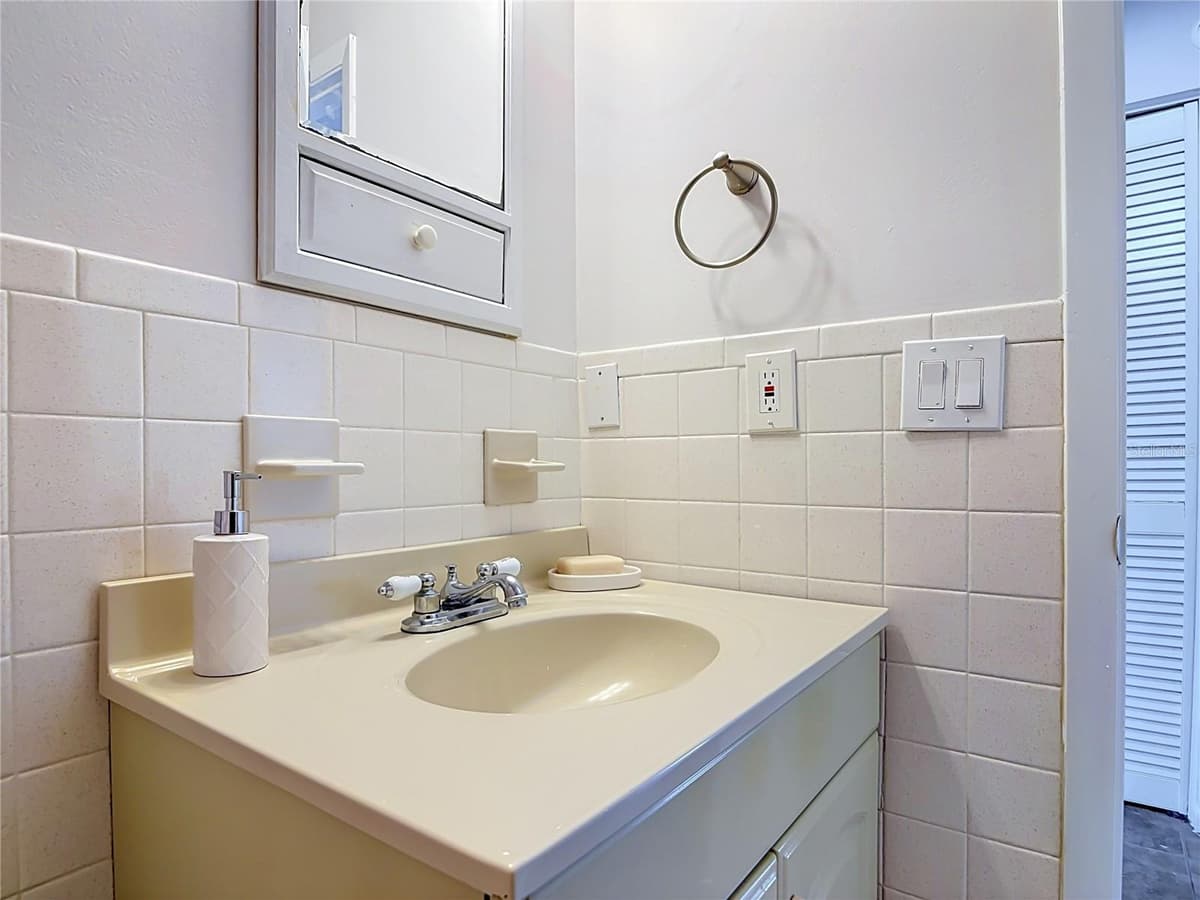 220 CRAWFORD ROAD — photo 30 of 45