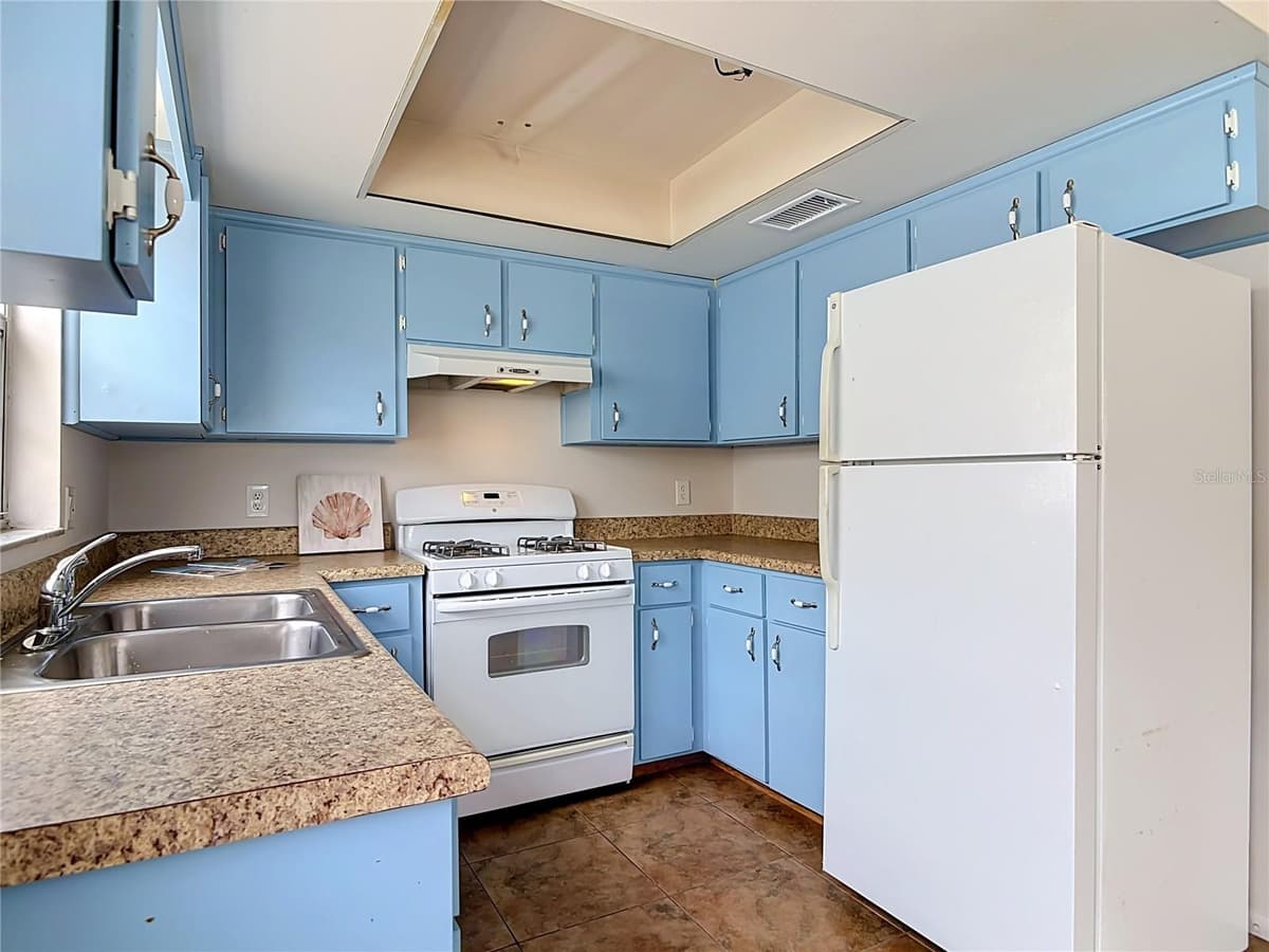 220 CRAWFORD ROAD — photo 15 of 45