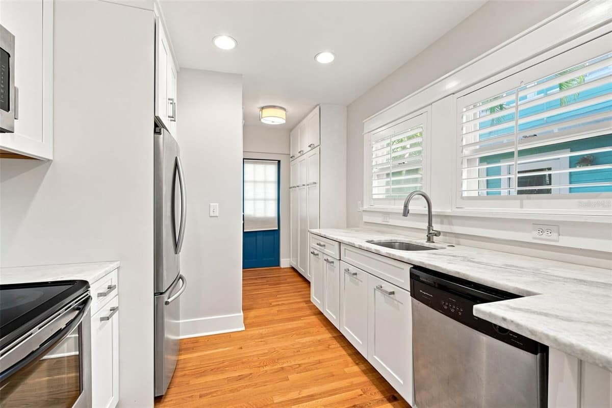 719 BUNGALOW TERRACE — photo 5 of 46