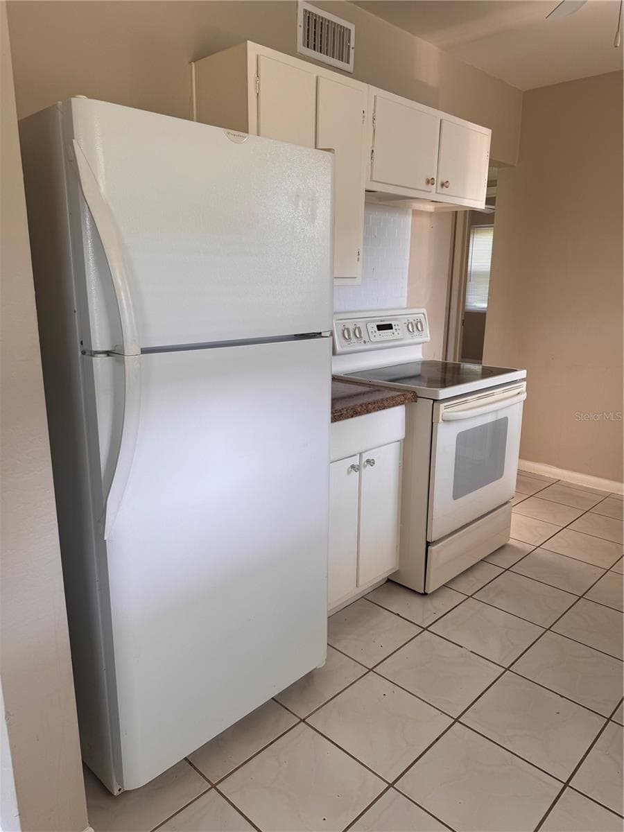21922 HERNANDO AVENUE — photo 10 of 26
