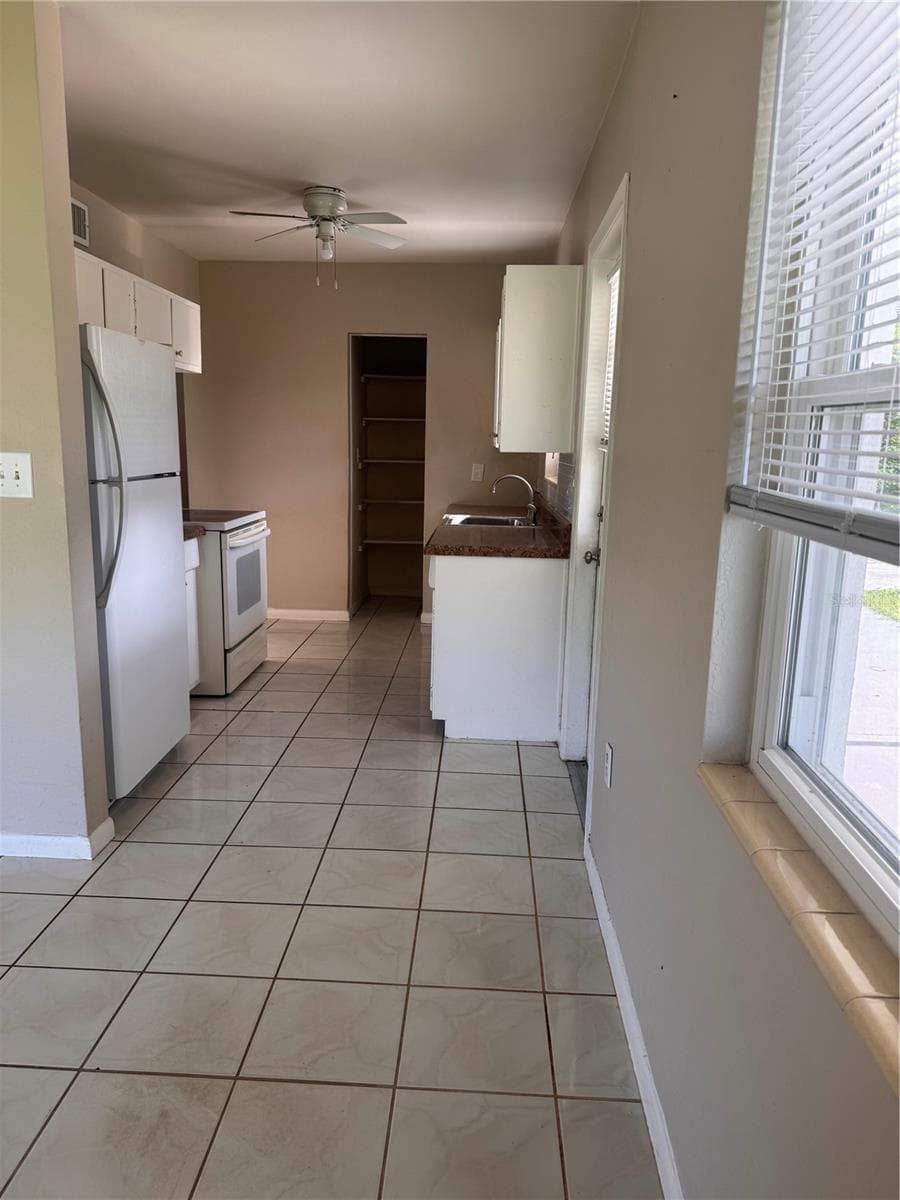 21922 HERNANDO AVENUE — photo 9 of 26