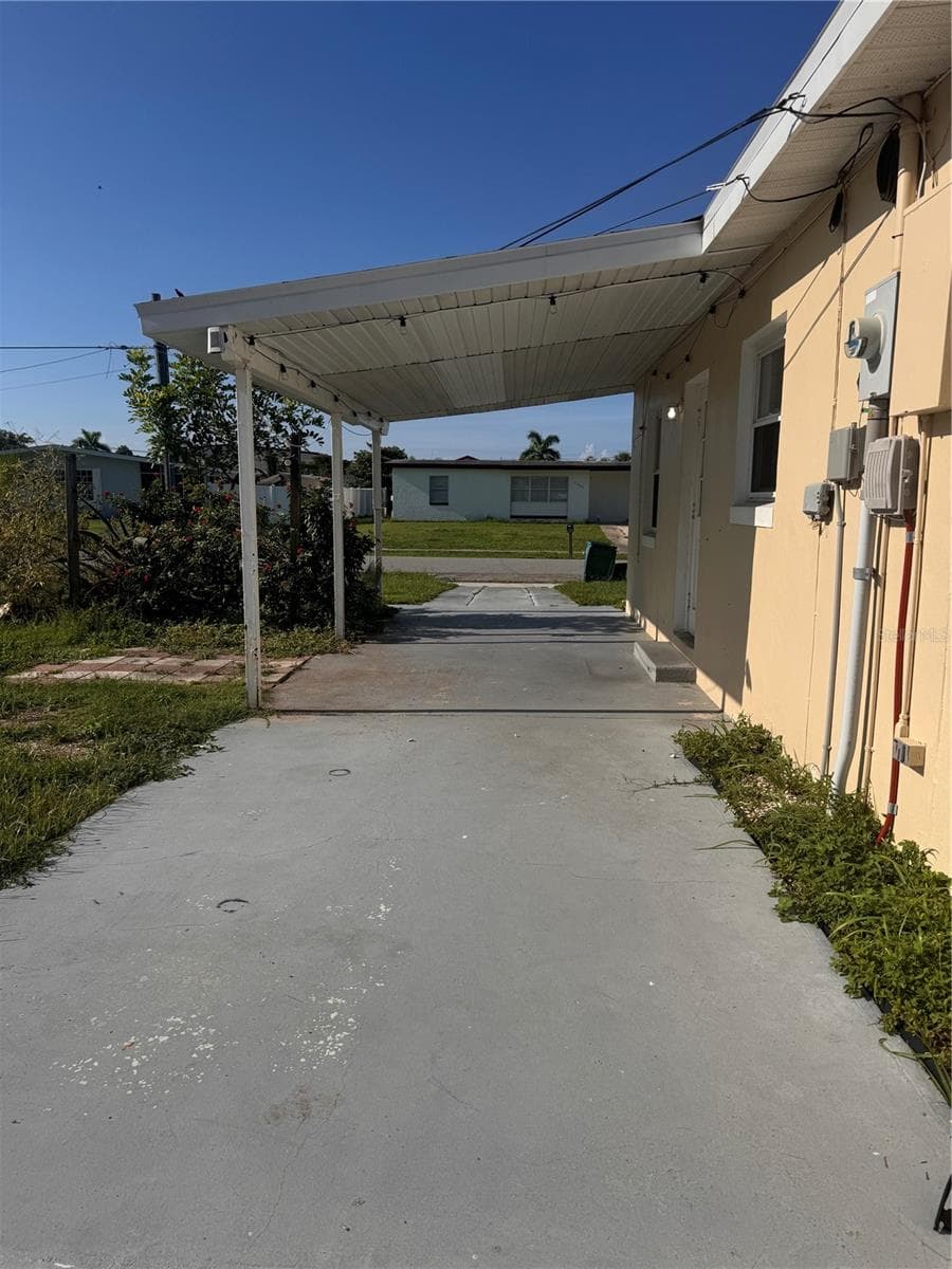 21922 HERNANDO AVENUE — photo 5 of 26