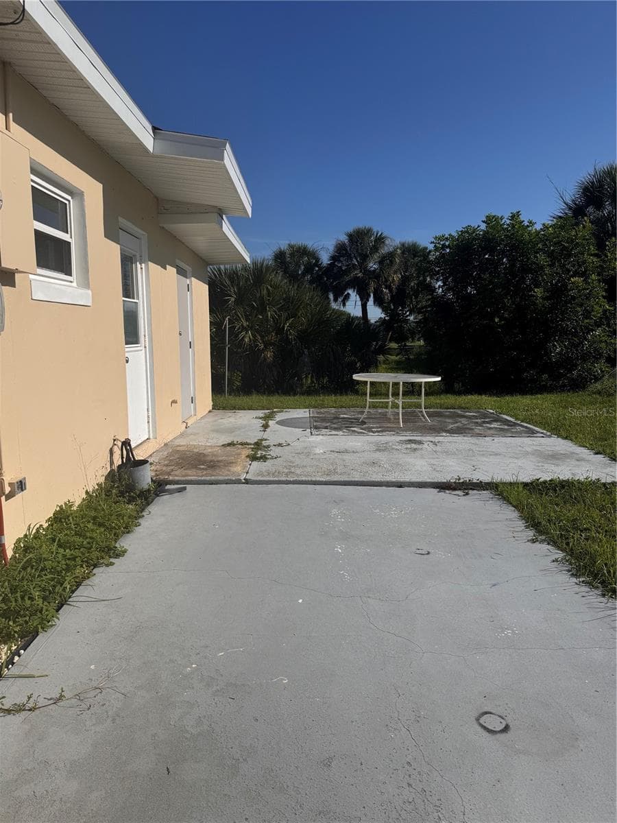 21922 HERNANDO AVENUE — photo 4 of 26