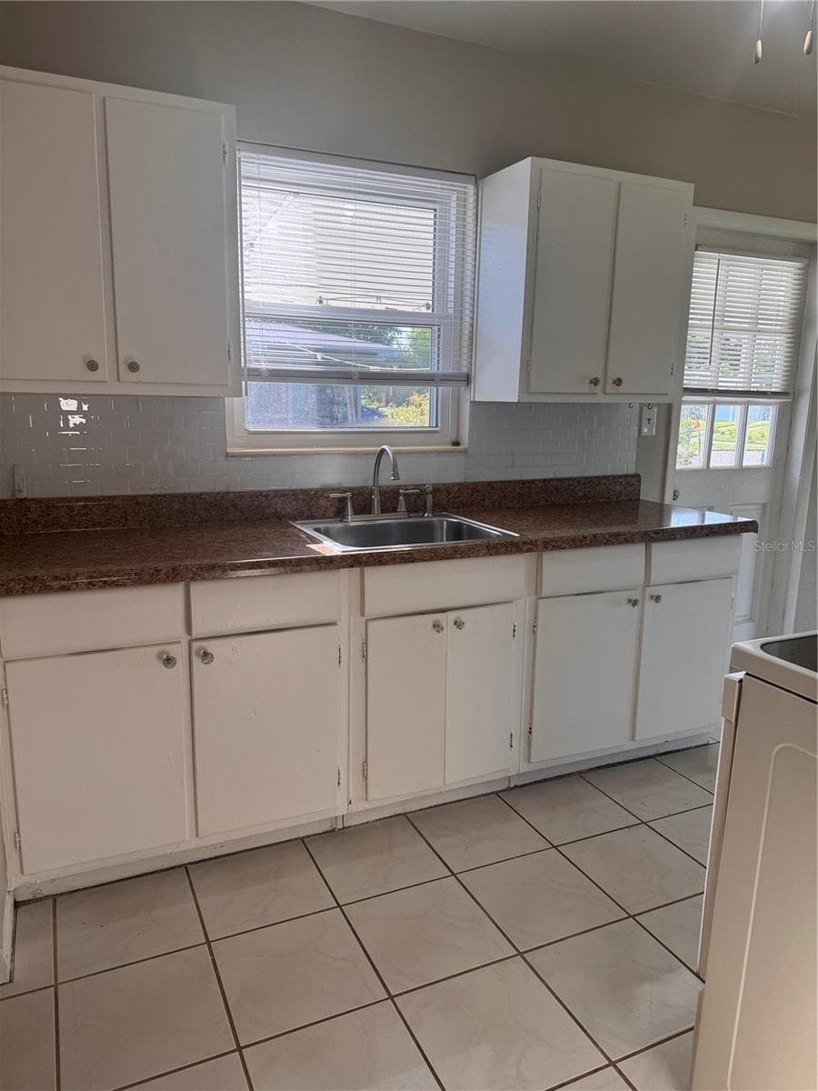 21922 HERNANDO AVENUE — photo 11 of 26