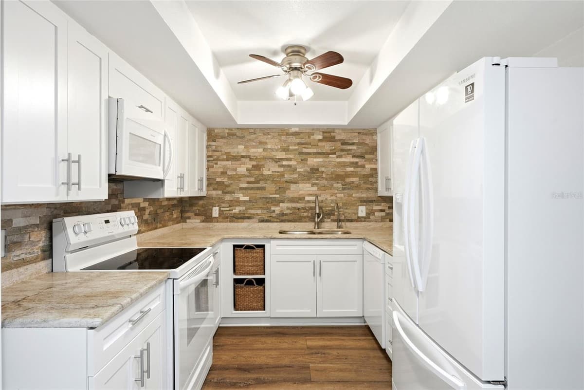 220 BELLEVIEW BOULEVARD — photo 16 of 44