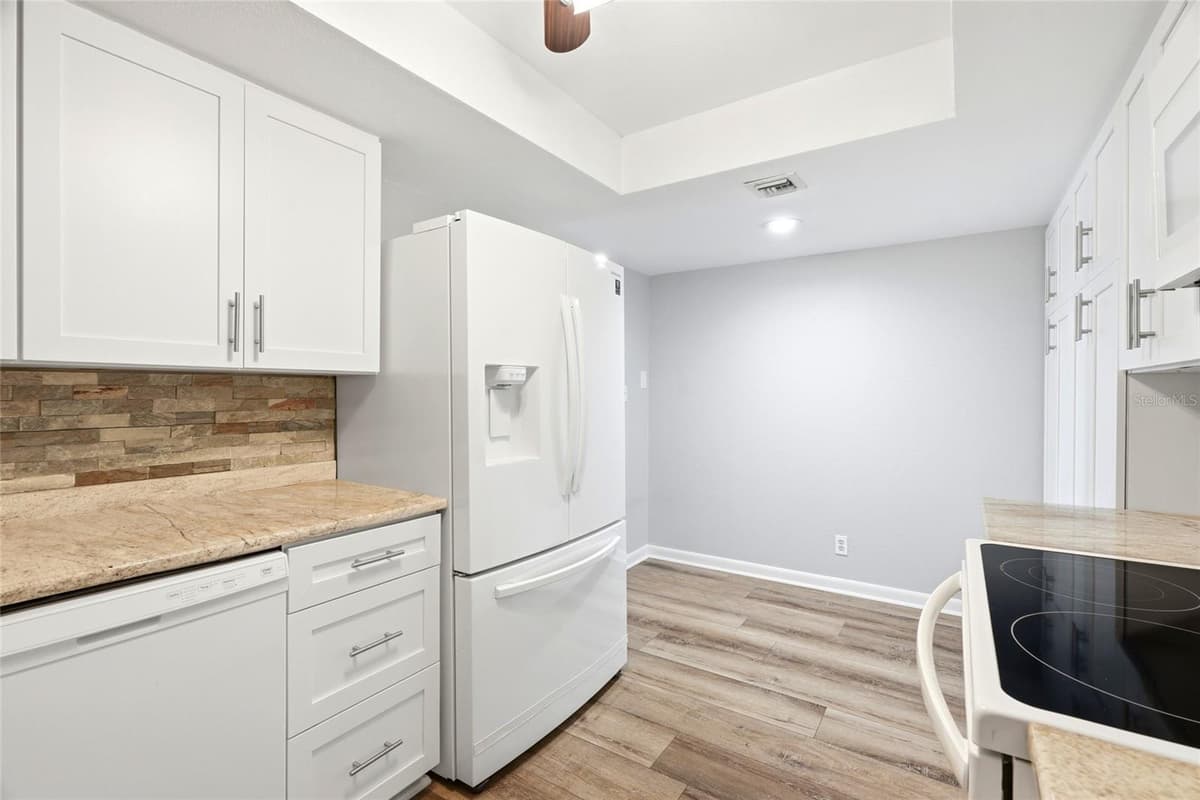 220 BELLEVIEW BOULEVARD — photo 17 of 44