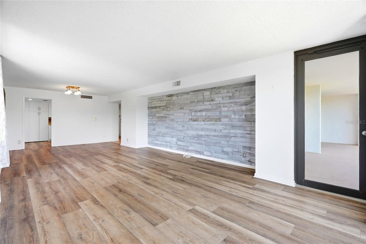 220 BELLEVIEW BOULEVARD — photo 12 of 44