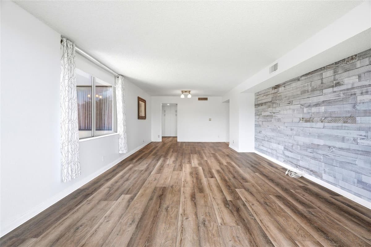220 BELLEVIEW BOULEVARD — photo 13 of 44