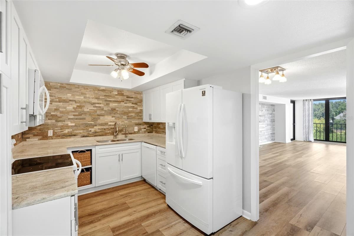 220 BELLEVIEW BOULEVARD — photo 15 of 44