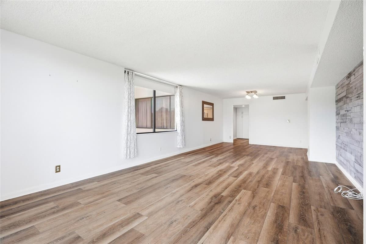 220 BELLEVIEW BOULEVARD — photo 11 of 44
