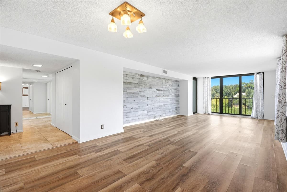 220 BELLEVIEW BOULEVARD — photo 10 of 44