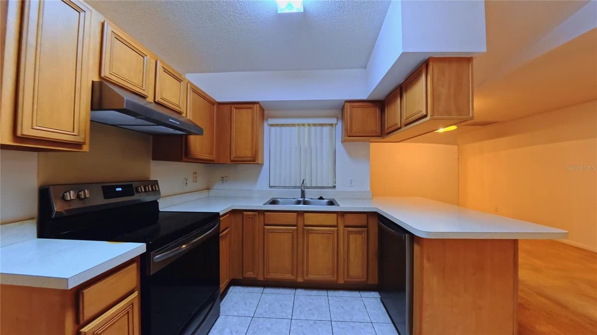 566 OAK BRANCH CIRCLE — photo 8 of 27