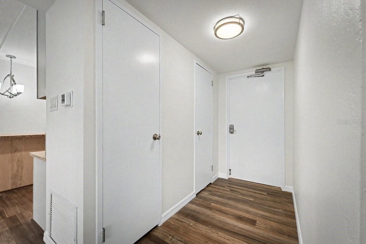 1224 PENINSULA DRIVE — photo 3 of 33