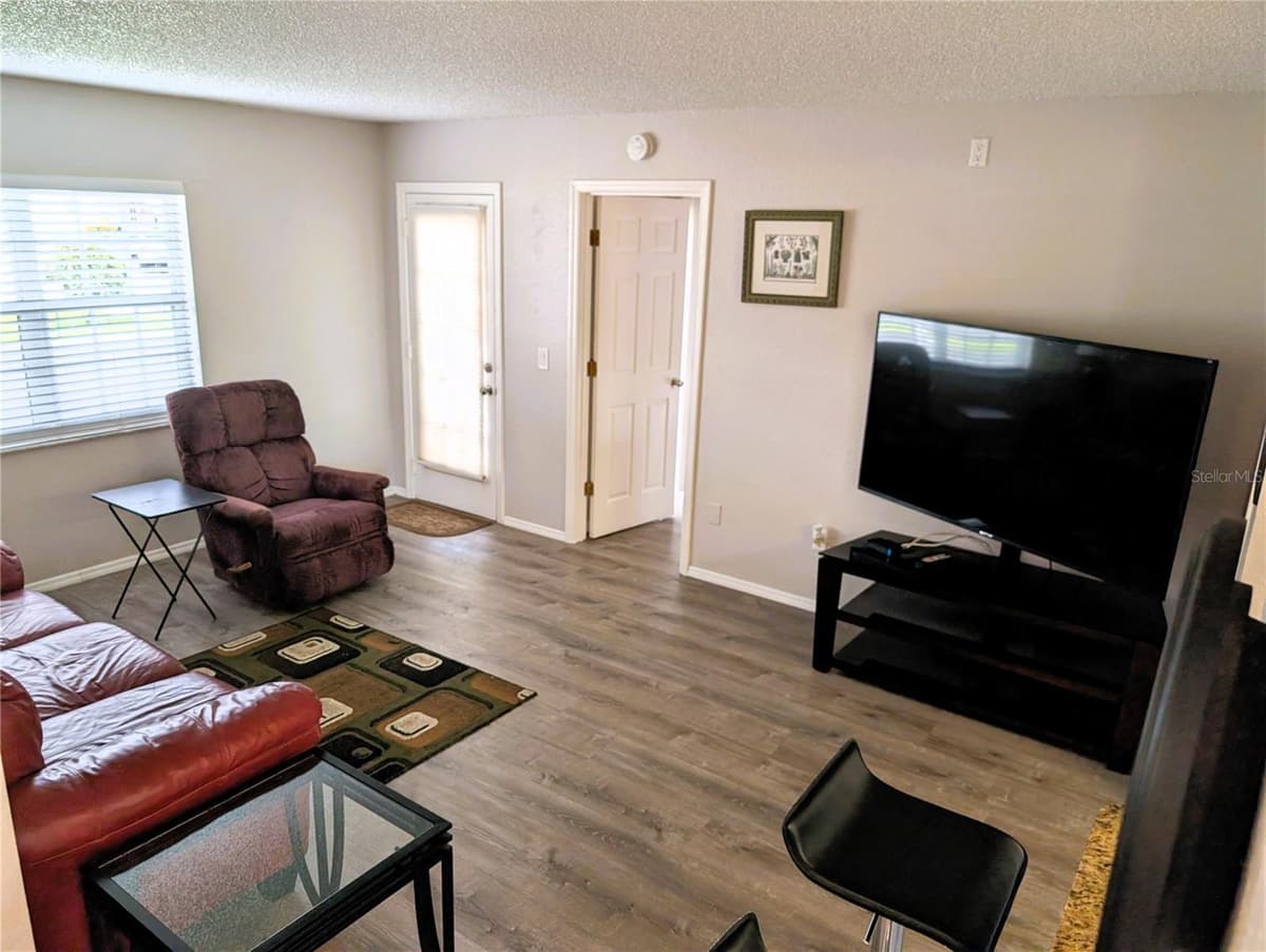 1051 FORREST NELSON BOULEVARD — photo 3 of 23