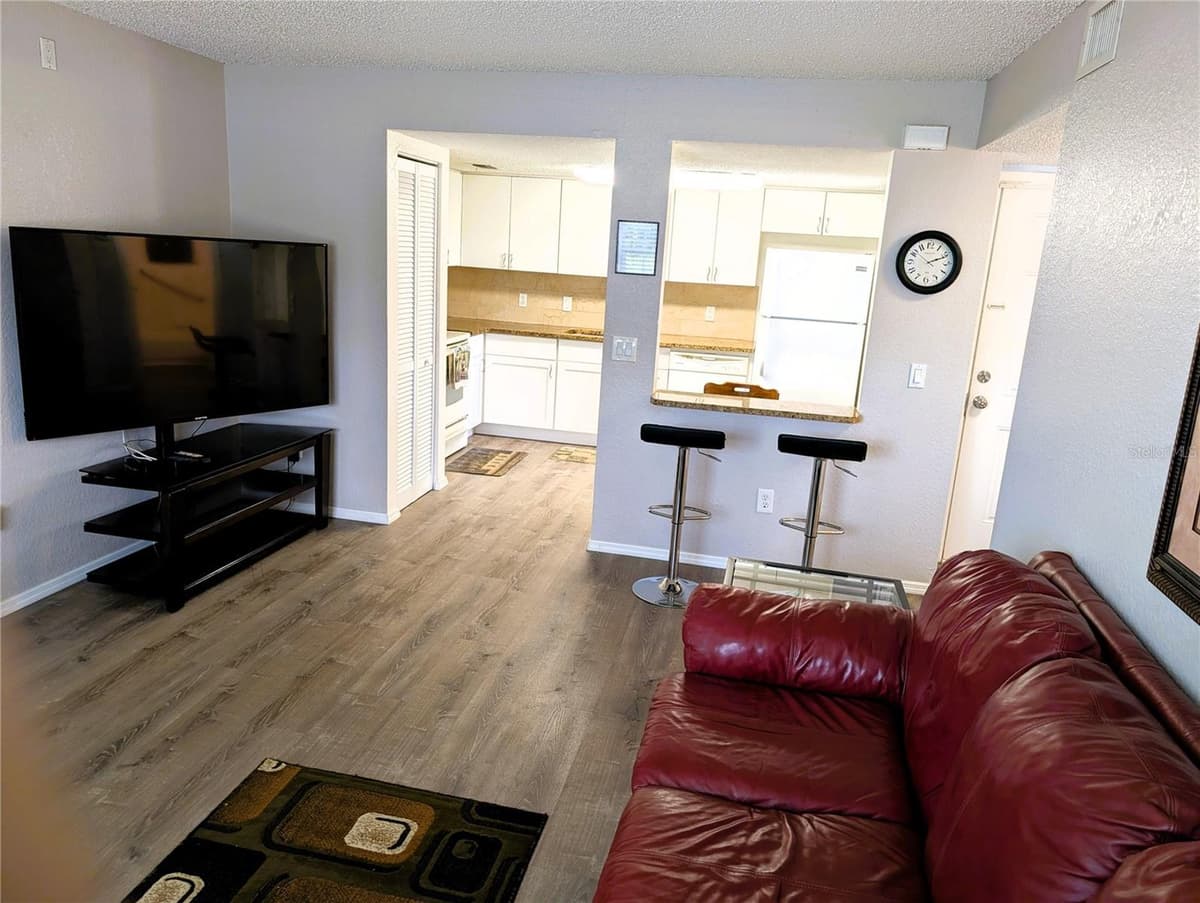 1051 FORREST NELSON BOULEVARD — photo 4 of 23