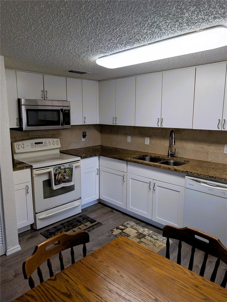 1051 FORREST NELSON BOULEVARD — photo 8 of 23