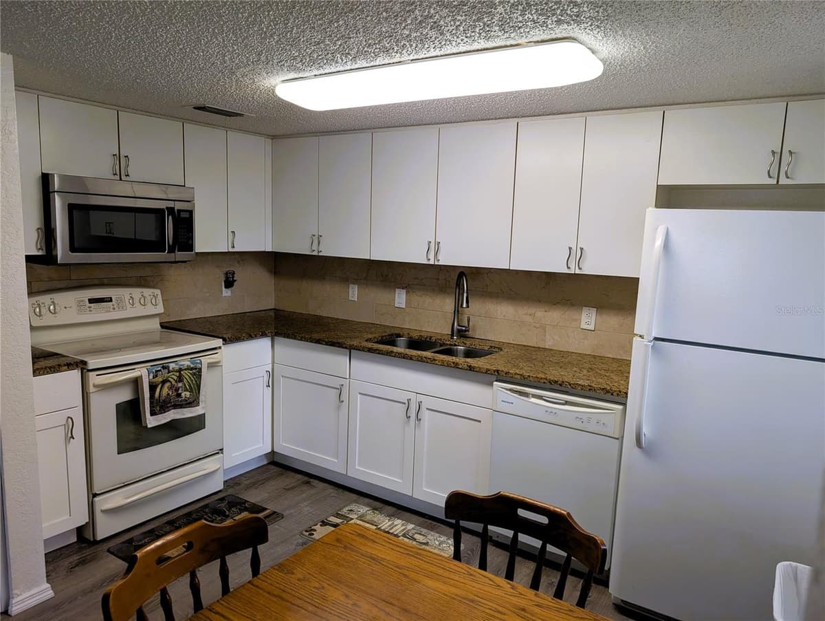 1051 FORREST NELSON BOULEVARD — photo 9 of 23