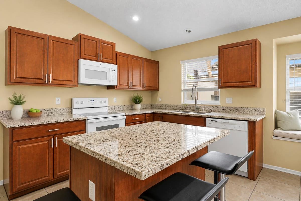 726 ROCHESTER LOOP — photo 15 of 32
