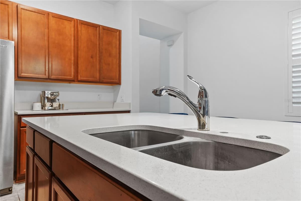 2052 EMERALD SPRINGS DRIVE — photo 7 of 47