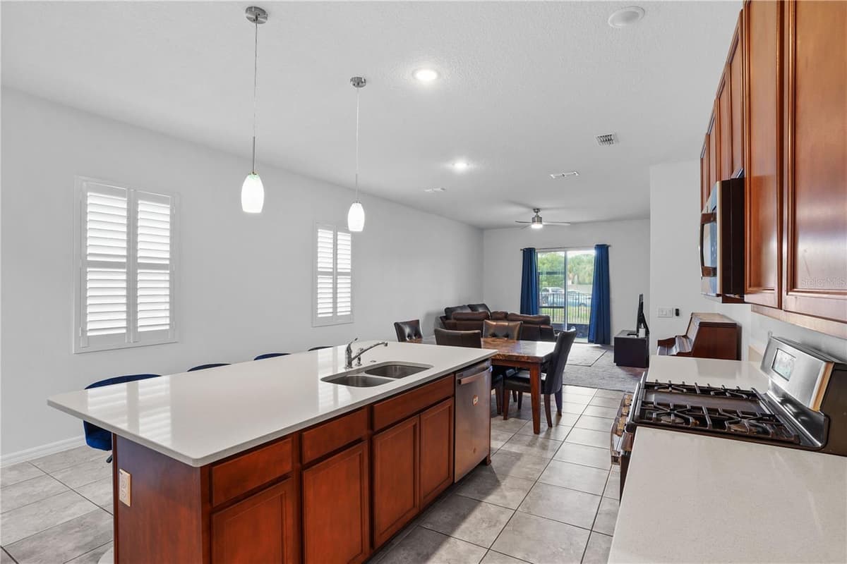 2052 EMERALD SPRINGS DRIVE — photo 10 of 47