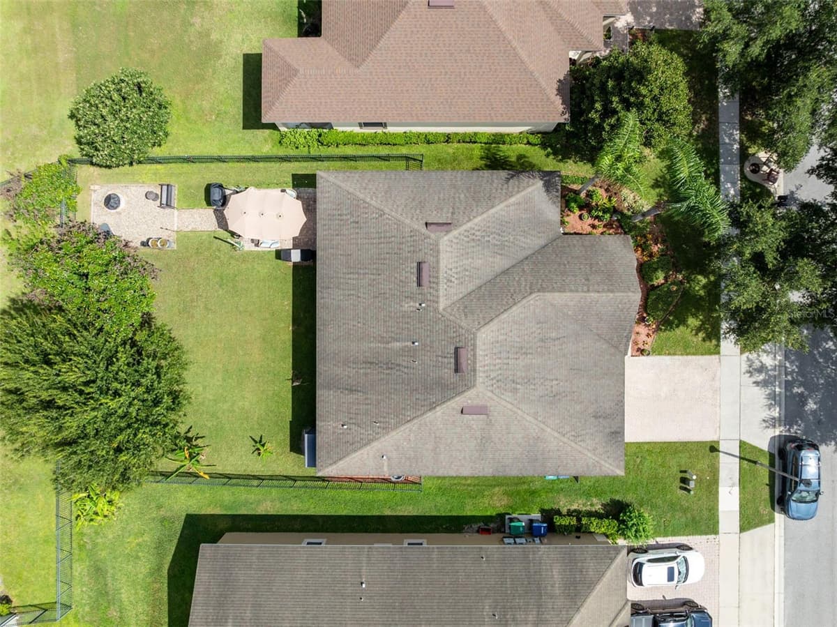 8126 CRUSHED PEPPER AVENUE — photo 3 of 31