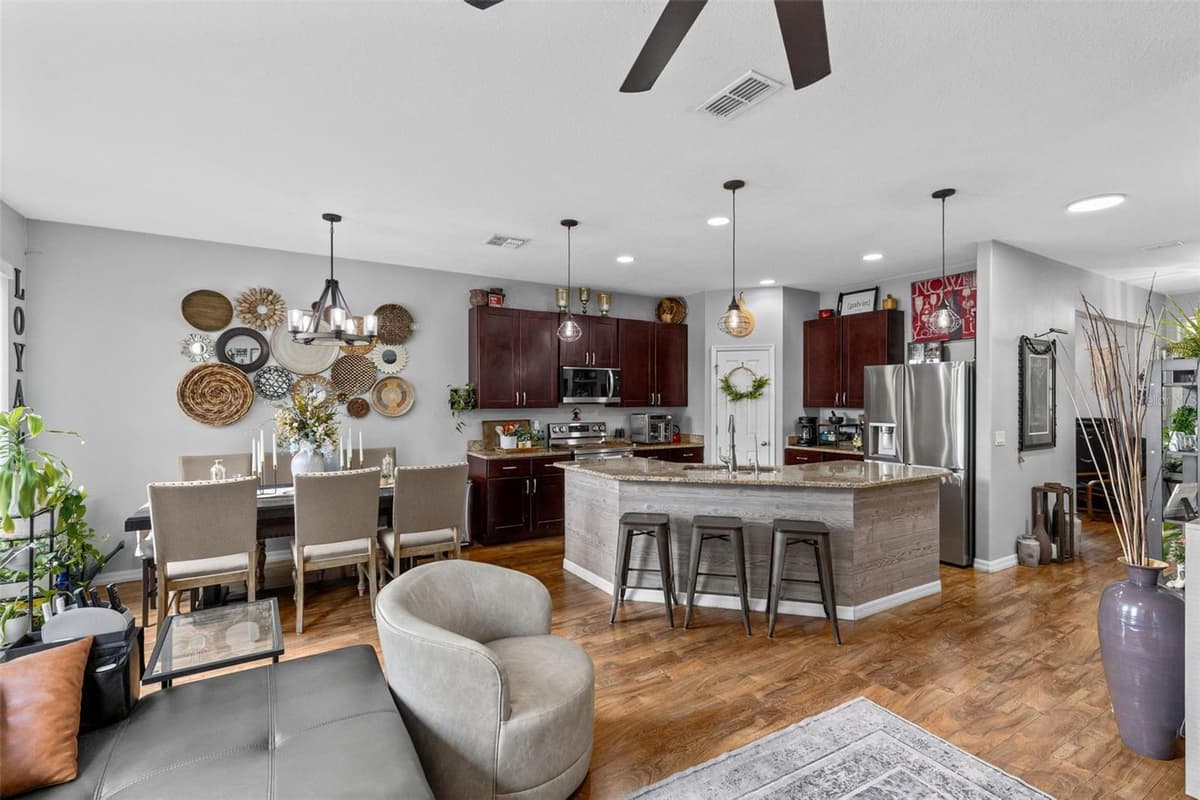 8126 CRUSHED PEPPER AVENUE — photo 8 of 31